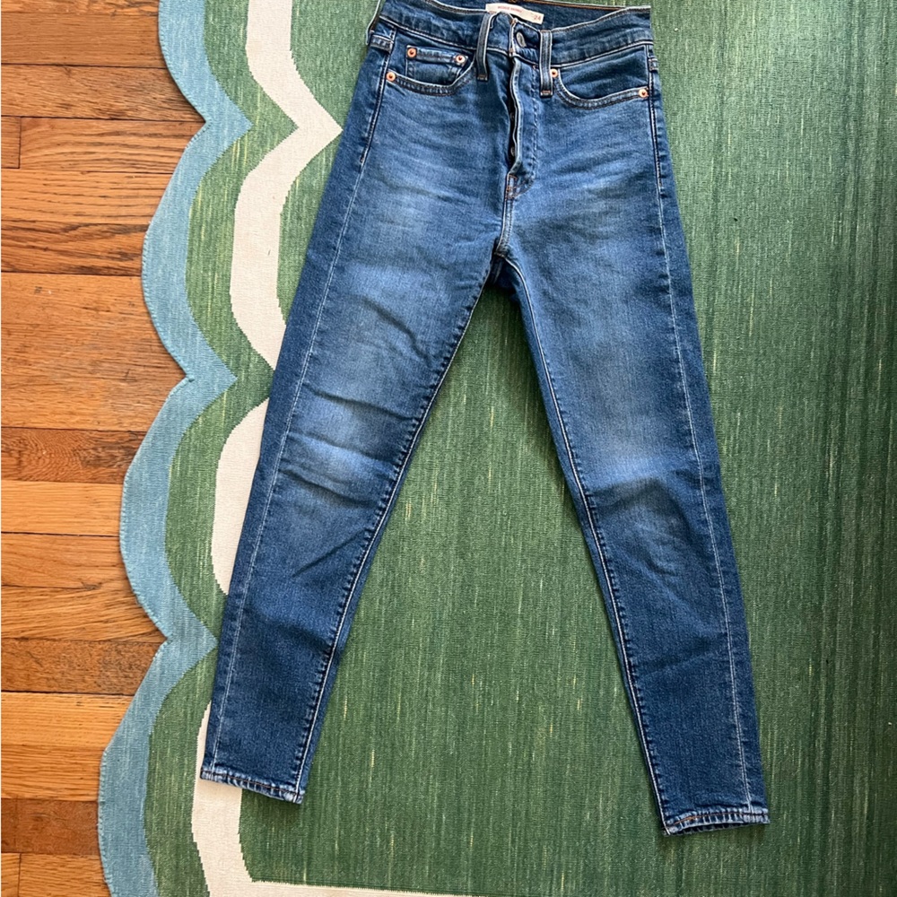 Levis Wedgie Skinny- size 24